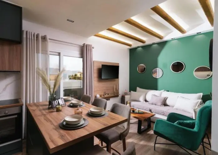 Green Apartment In The Hill